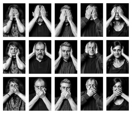 Fotografie di Elia Falaschi che ritraggono attivisti, giornalisti e personaggi importanti dell'antimafia nella tipica posa "non vedo, non sento, non parlo" in bianco e nero