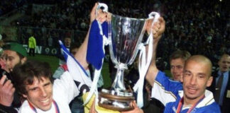 Gianfranco Zola e Gianluca Vialli con la Coppa delle Coppe vinta dal Chelsea.