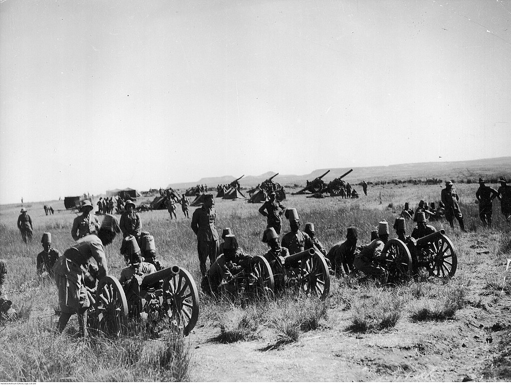 Artiglieri ascari, dell'esercito italiano, durante l'invasione dell'Etiopia, marzo 1936